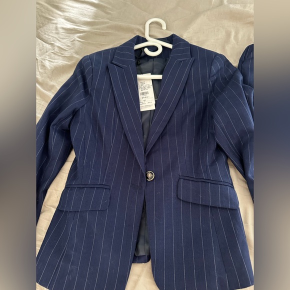 suits - Picture 4 of 8